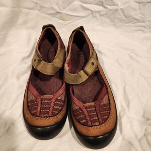 Clarks Women's Brown and Burgundy Flats